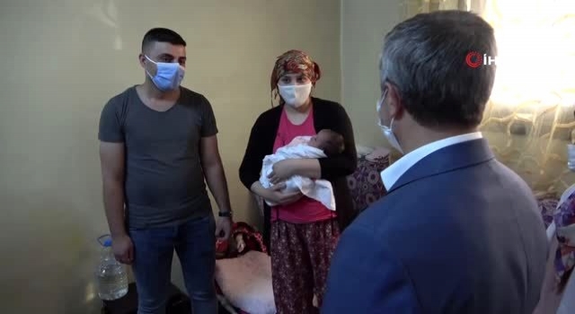 Gaziantep'te 8 yıl sonra bebek sahibi olan aileye Başkan Mehmet Tahmazoğlun'dan ziyaret