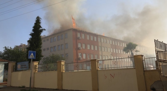 Gaziantep'te bir ortaokulda korkutan yangın!