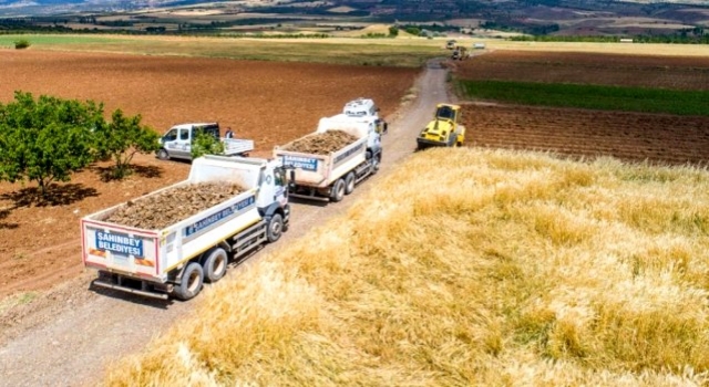 Şahinbey'de tarlalara yol açılıyor