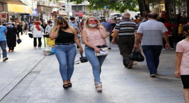 Gaziantep'te maske takma ve sosyal mesafe kuralına uyulmuyor