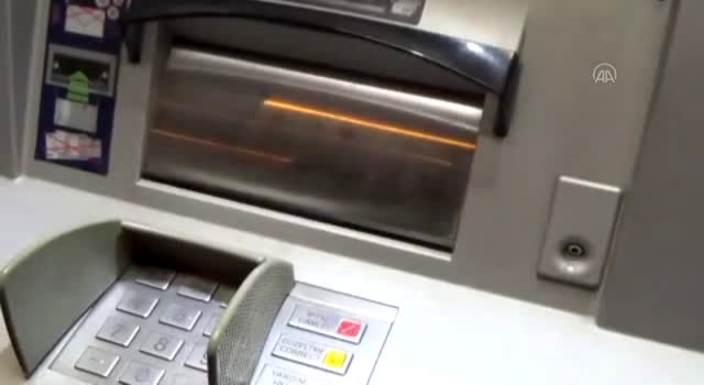 ATM'lere kart kopyalama aparatı yerleştiren 2 kişi yakalandı