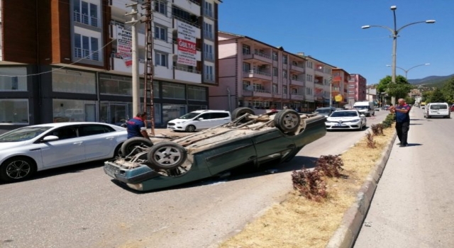 Mucize kurtuluş! Takla atan otomobilden burnu bile kanamadan çıktı