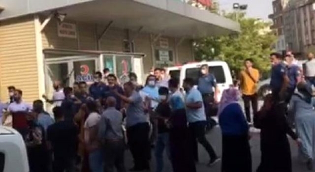 Koronavirüs hastası hayatını kaybetti, yakınları doktorlara saldırdı: 4 polis yaralandı