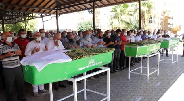 Zincirleme trafik kazasında hayatını kaybedenler son yolculuğuna uğurlandı