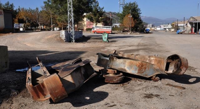 Aldığı iş makinesini parçalayan hurdacı, kestiği 3 tonluk parçanın altında kalarak yaşamını yitirdi