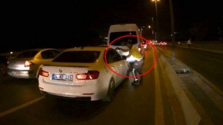 Polis memuru, kaçan şüphelileri silah çekerek durdurdu!