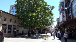 Gaziantep'te tedirgin eden görüntü... Sosyal mesafe kuralına en az uyan il Gaziantep oldu