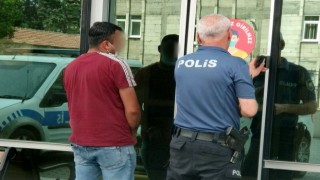 Kendisini hastaneye götüren sağlık personelini ambulans içinde taciz etti