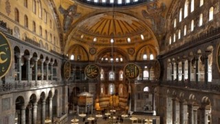 Ayasofya'daki mozaik ve freskler bir dakikada açılıp aynı sürede kapanan raylı sistem perde ile kapatılacak