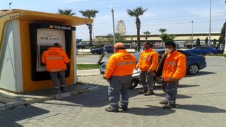 Maaşlarını düzenli almaya başlayan işçiler başkana pankartla teşekkür etti