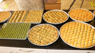 Gaziantepli baklavacılardan Türk çıktığını açıklayan şarkıcı Halsey'e davet