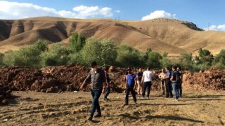 Kayıp kişiyi arayan AFAD ekibi, toprağa gömülü cansız beden buldu