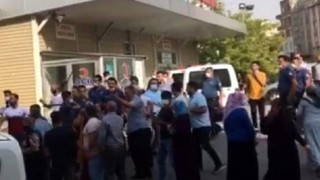 Koronavirüs hastası hayatını kaybetti, yakınları doktorlara saldırdı: 4 polis yaralandı