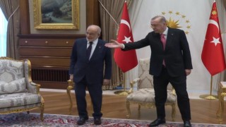 Erdoğan ve Temel Karamollaoğlu görüşmesinde dikkat çeken koltuk detayı