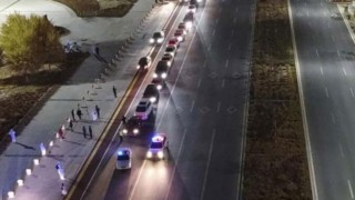 Gece yarısı ilçedeki tüm ışıkları koronavirüs nedeniyle kırmızıya çevirdiler