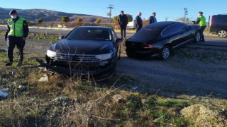 Meral Akşener'in konvoyunda kaza! Mansur Yavaş'ın kardeşinin cenaze töreninden dönerken köpeğe çarpmamak için direksiyonu kırdı